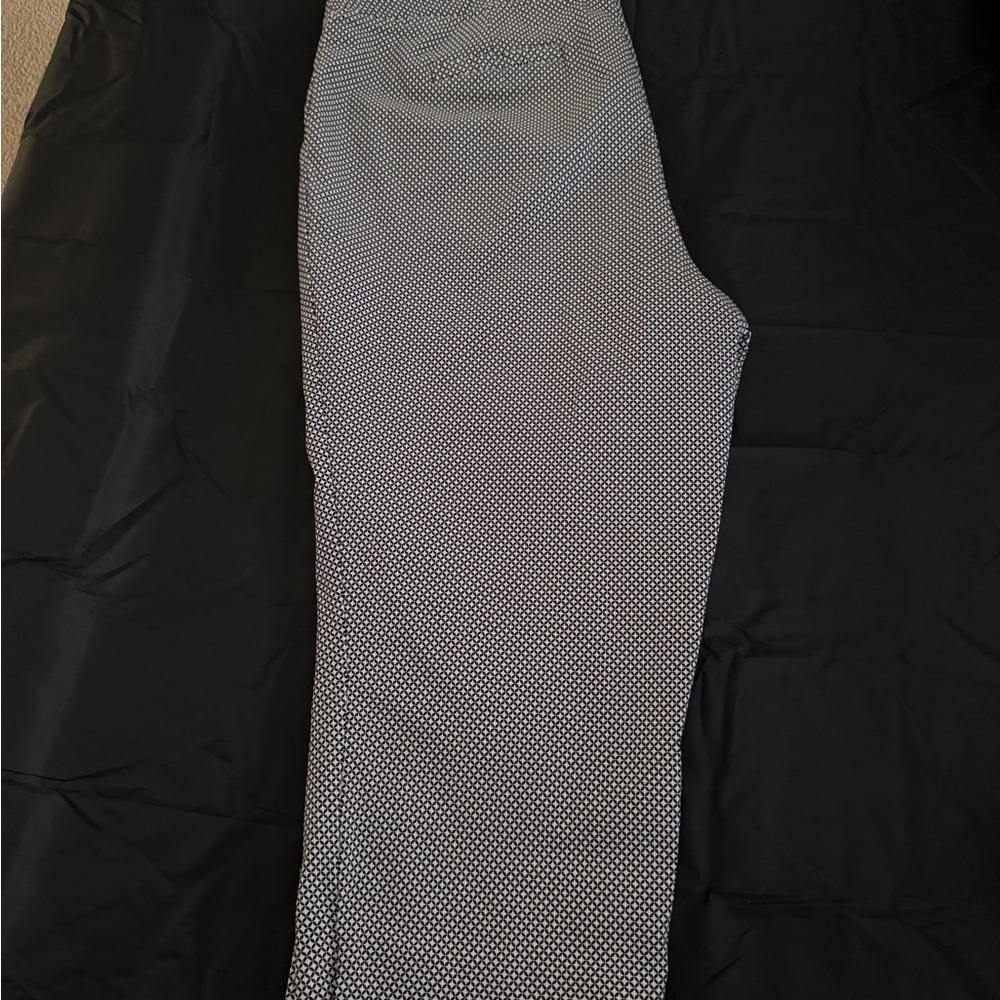 Women's Ankle-Length Black & White Printed Crop Pants